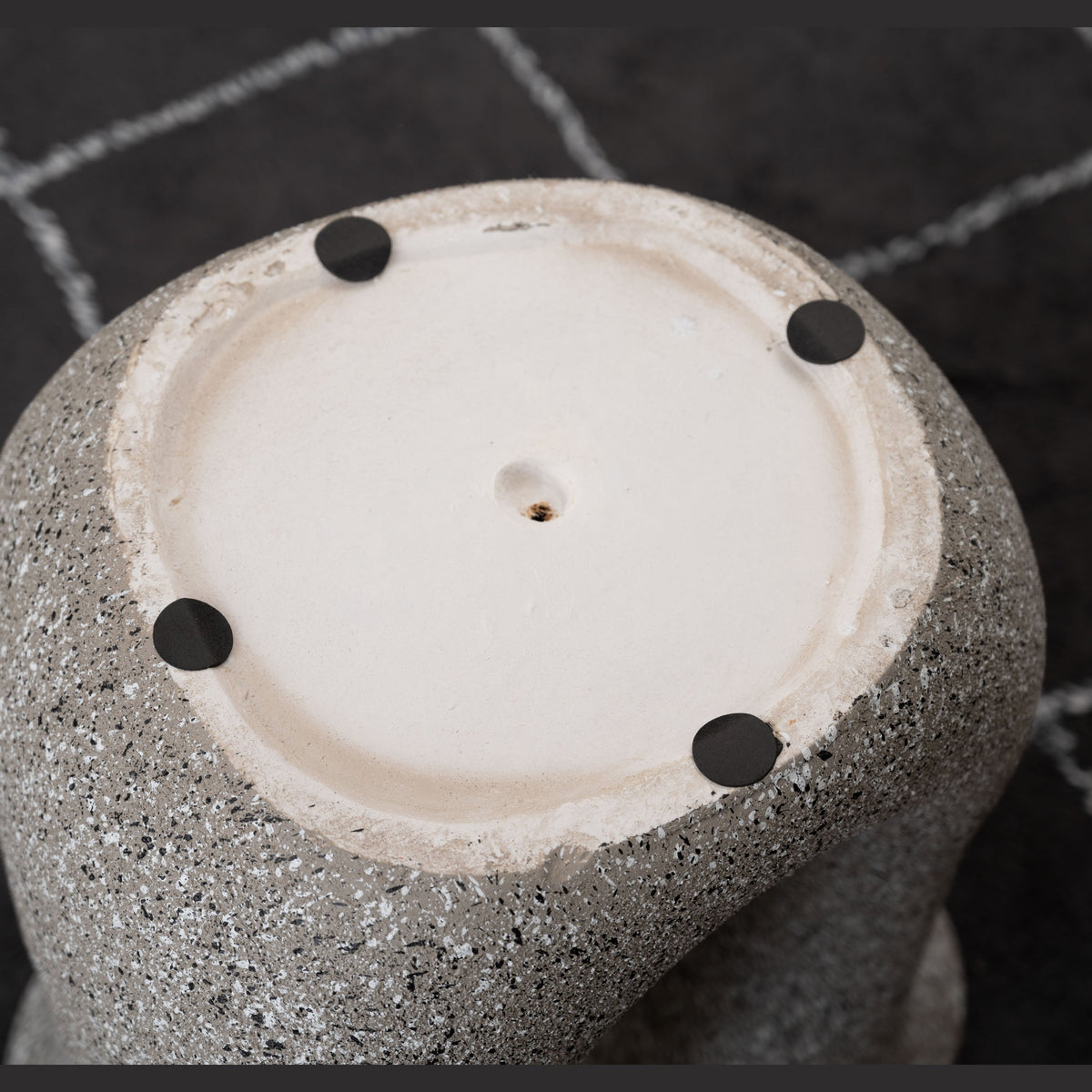 テラゾー柄のサイドテーブル 高さ45cm|STONE