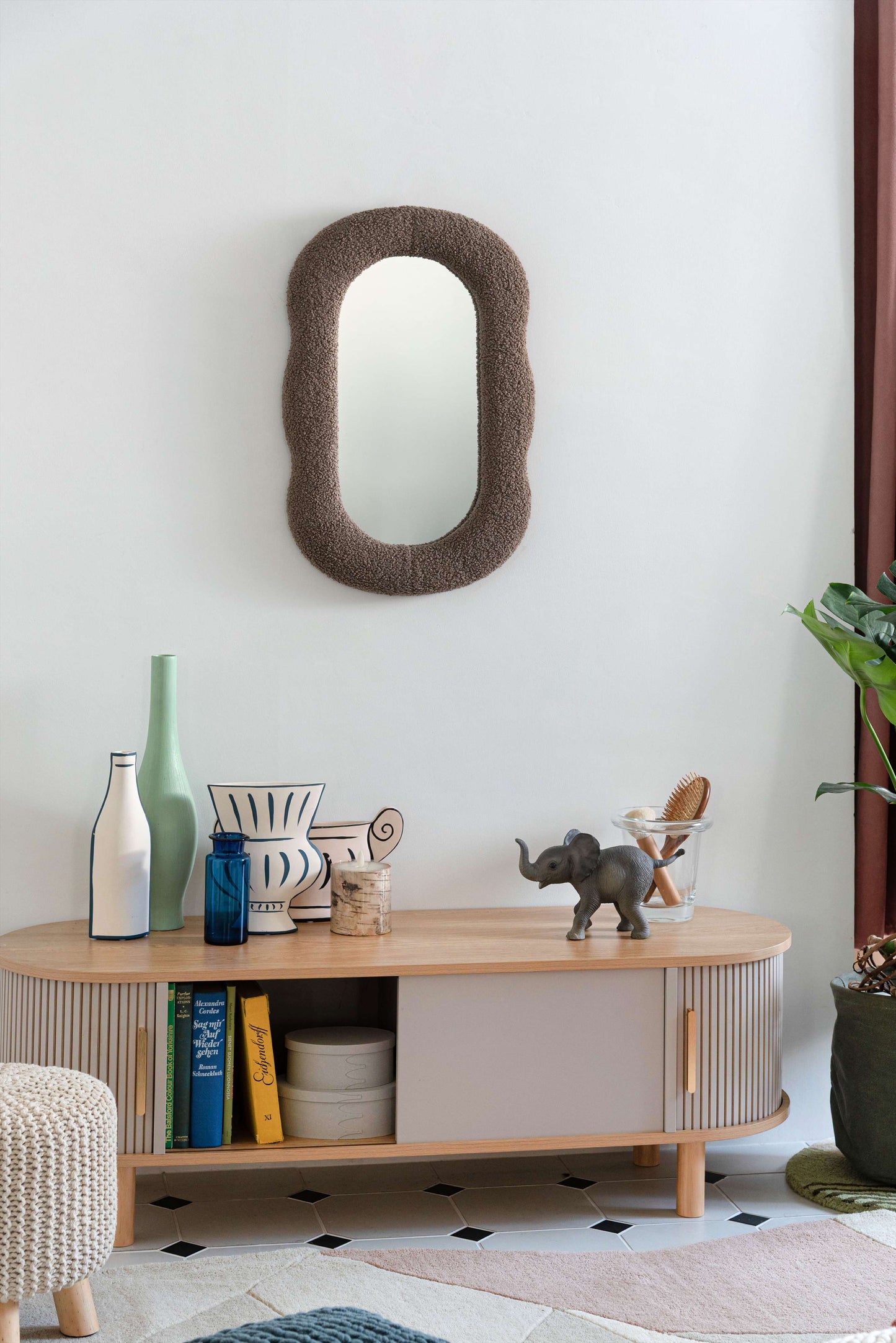 平面的なデザインが目を引くフラワーベース|LINER(デザインC)