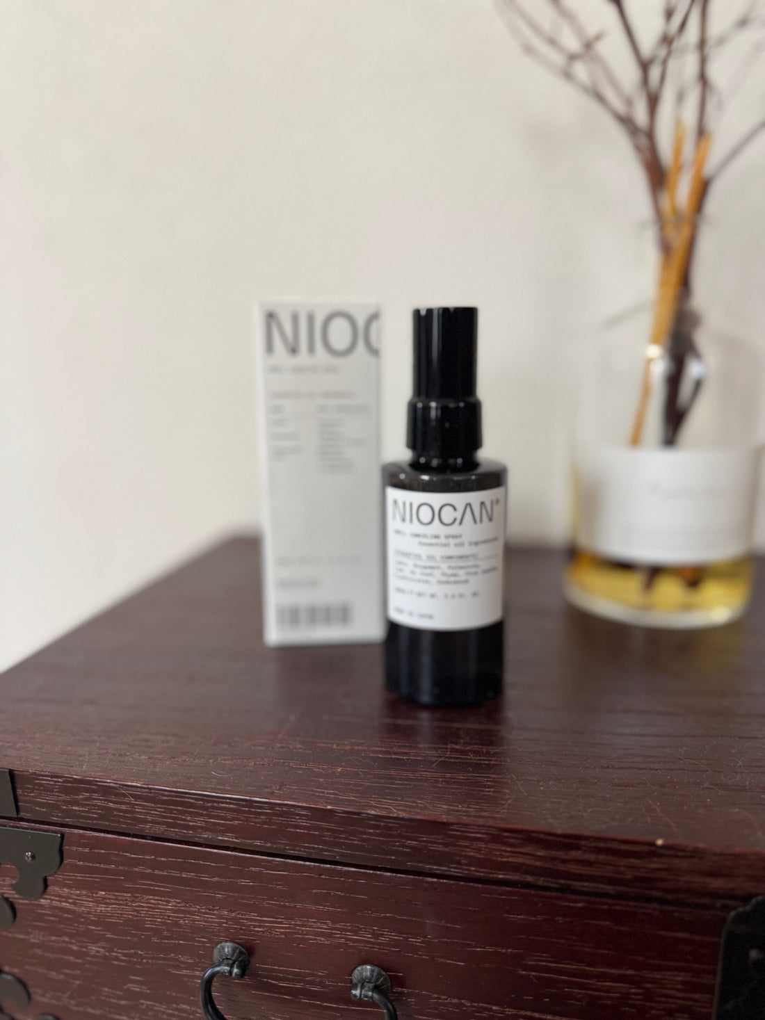 精油の力でニオイを中和する。「NIOCAN」