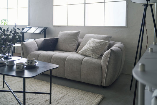 ボリュームのあるデザインの3人掛けソファ [開梱設置サービス]  ｜SQUISHY