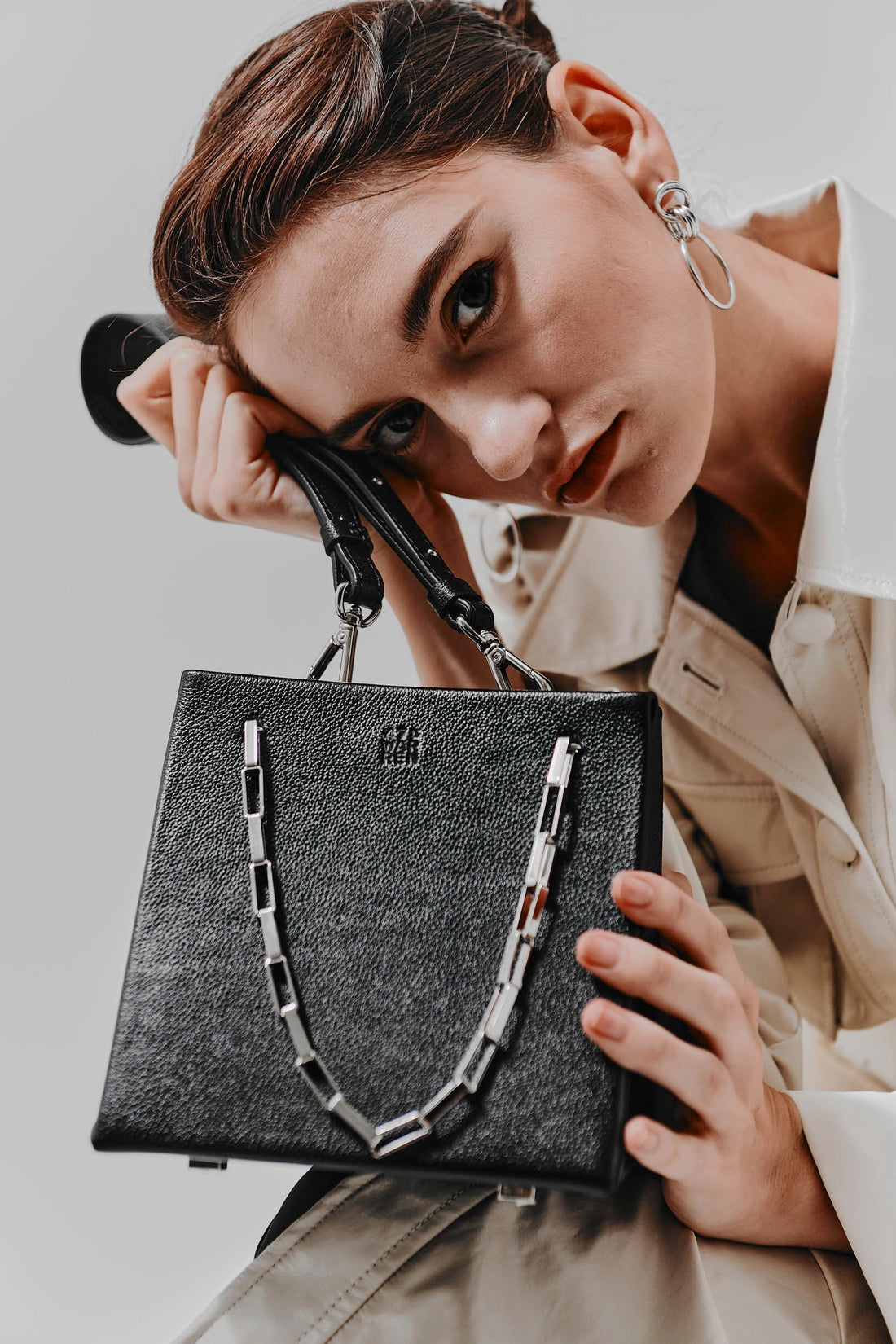 Cube Black Pebble