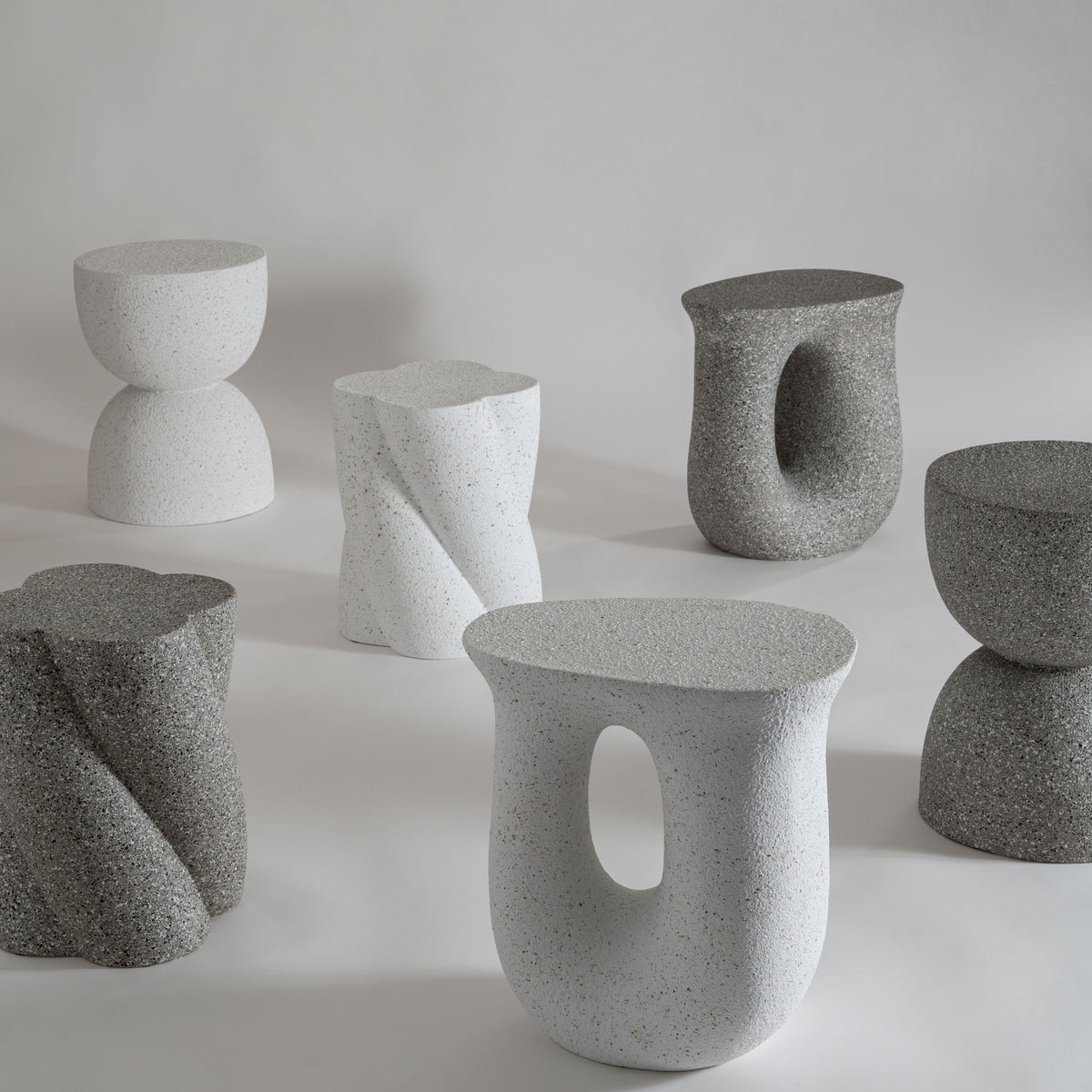 テラゾー柄のサイドテーブル 高さ46cm｜STONE
