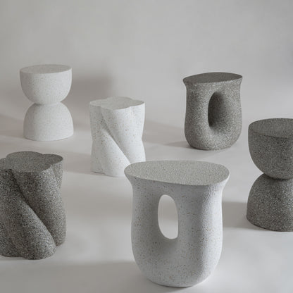 テラゾー柄のサイドテーブル 高さ46cm｜STONE