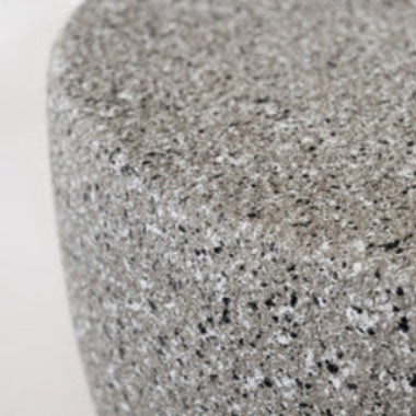 テラゾー柄のサイドテーブル 高さ46cm｜STONE