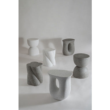 テラゾー柄のサイドテーブル 高さ46cm｜STONE