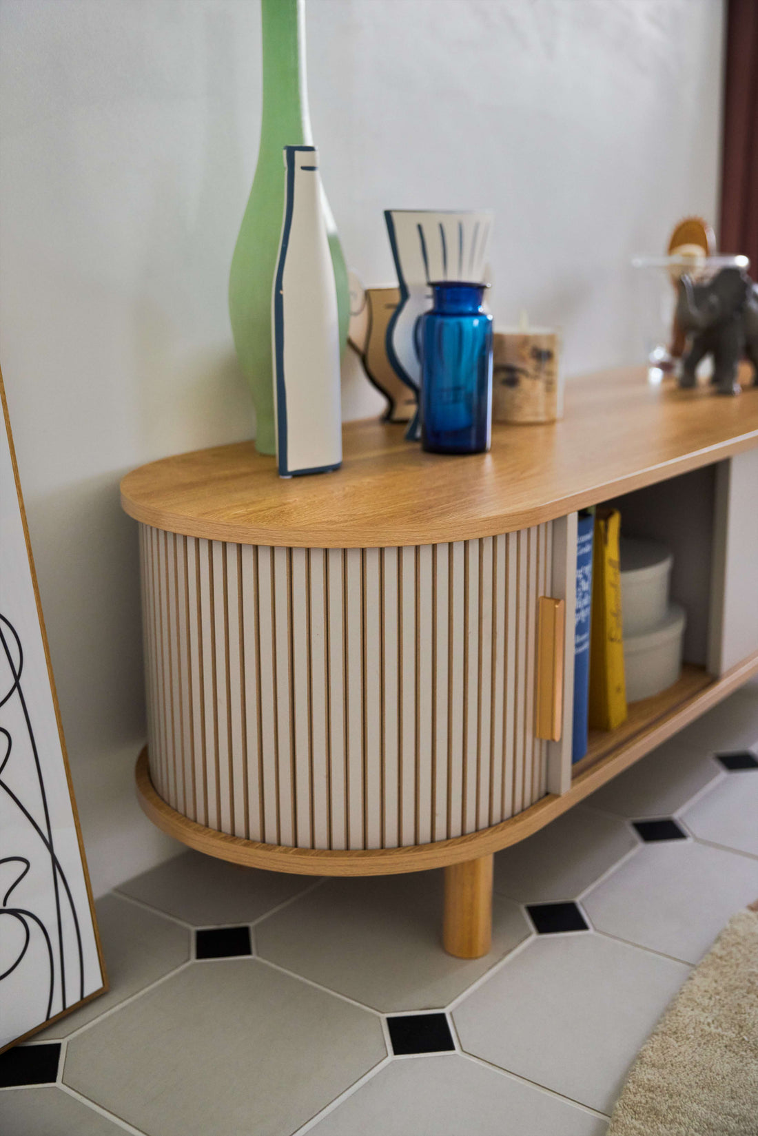 平面的なデザインが目を引くフラワーベース｜LINER（デザインB）