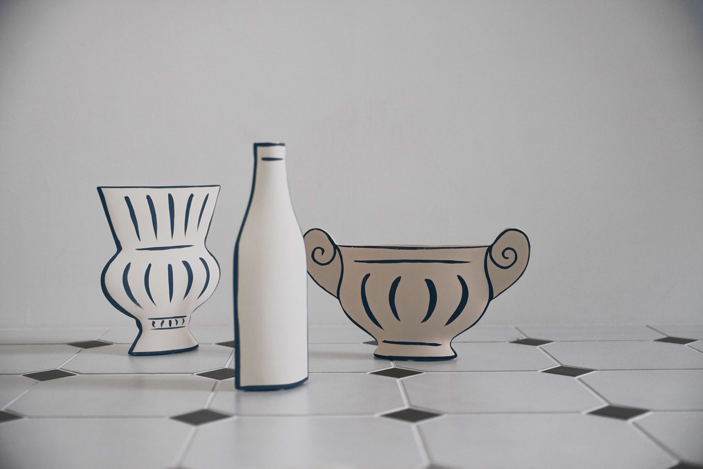 平面的なデザインが目を引くフラワーベース｜LINER（デザインC）