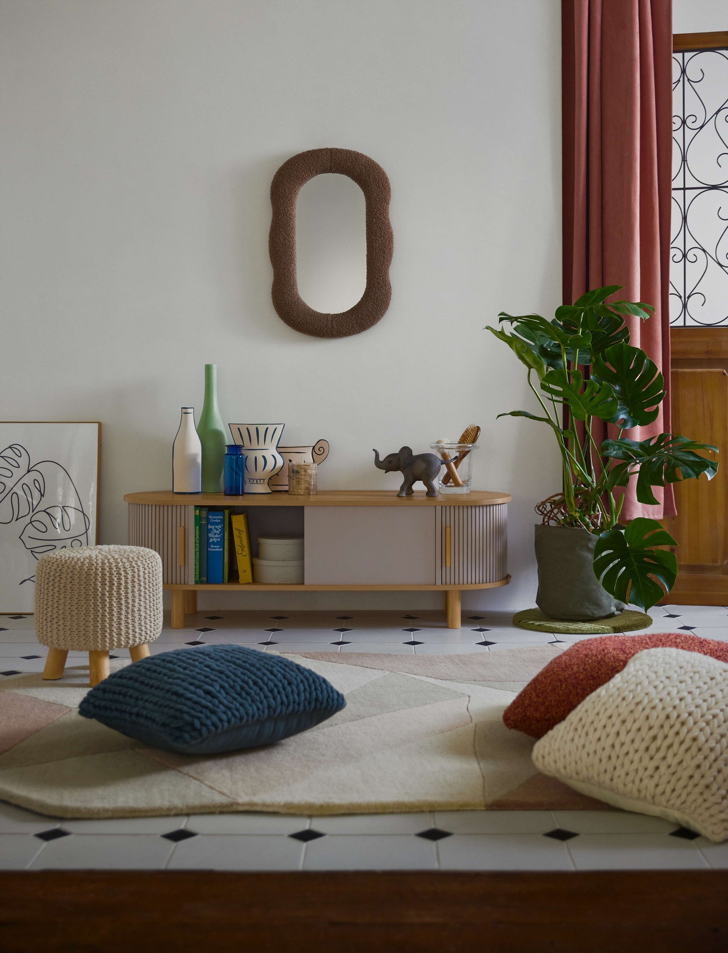 平面的なデザインが目を引くフラワーベース ｜LINER（デザインA)