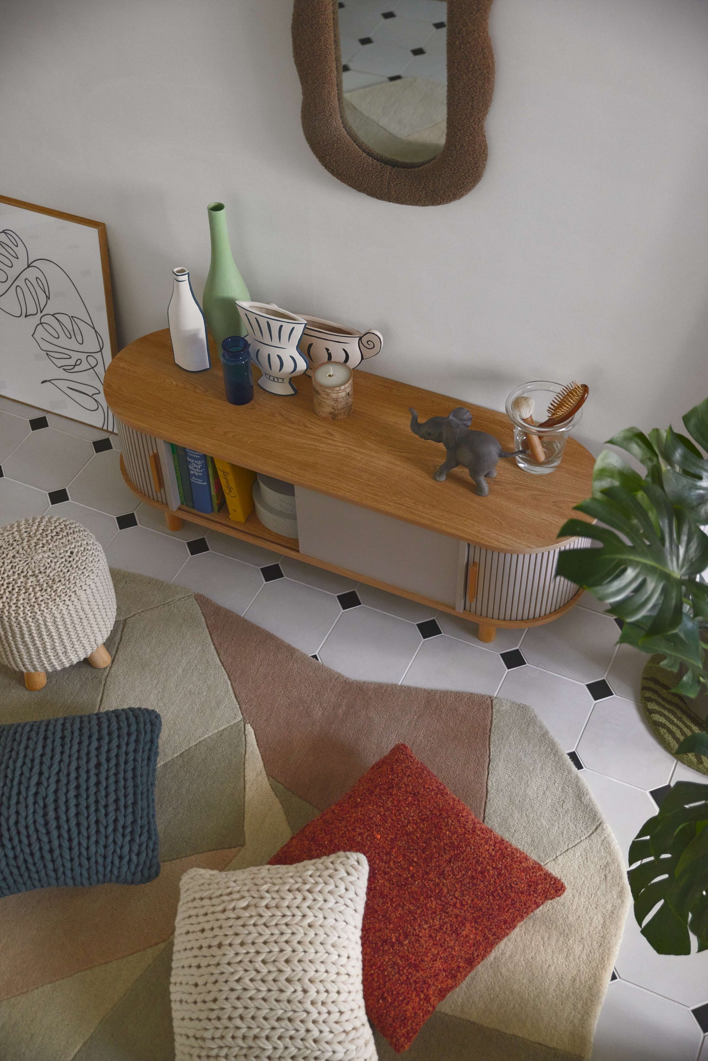 平面的なデザインが目を引くフラワーベース ｜LINER（デザインA)