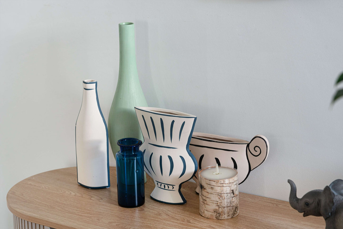 平面的なデザインが目を引くフラワーベース ｜LINER（デザインA)