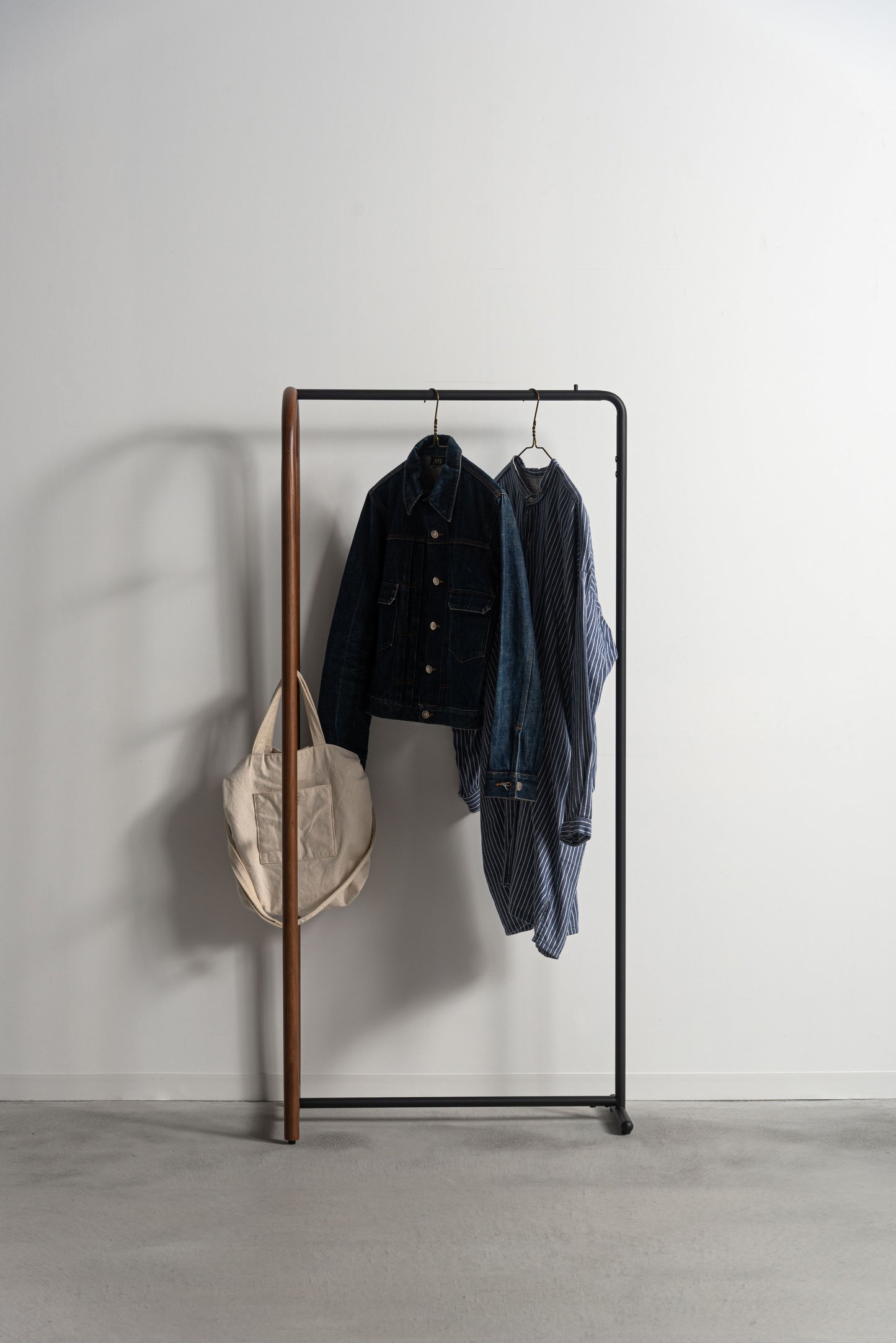 天然木×スチールが美しい、魅せるハンガーラック　SAMARTHA｜form