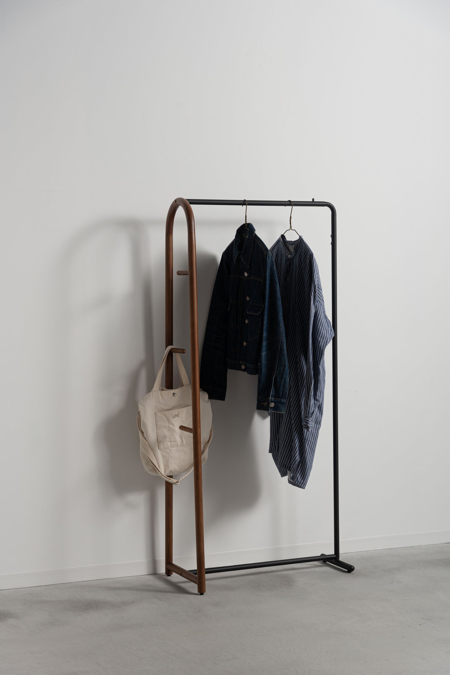天然木×スチールが美しい、魅せるハンガーラック　SAMARTHA｜form