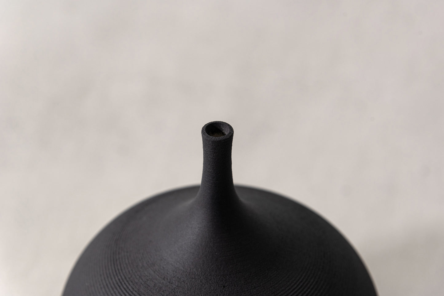 オブジェのように飾れる ラウンドフラワーベース F9-407｜form