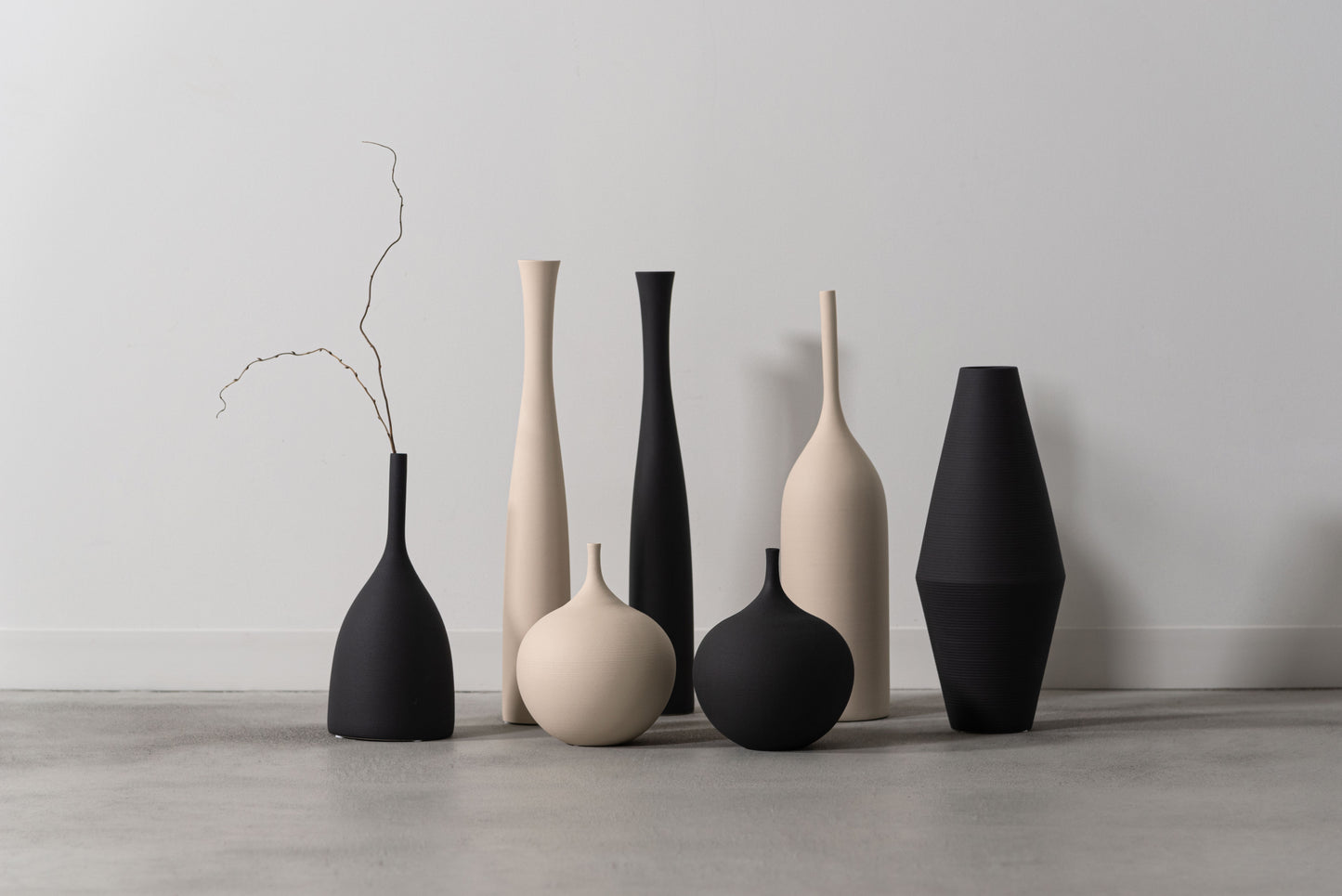 スリムシルエットの ロングフラワーベース F9-409｜form