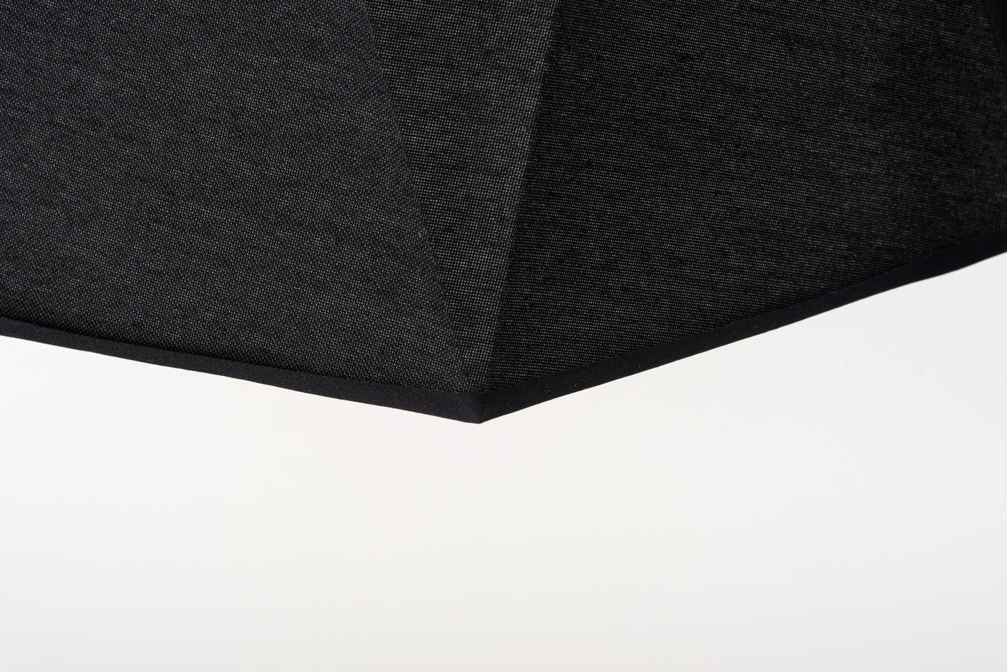 シンプルで美しい、立体シェードのペンダントライト｜form