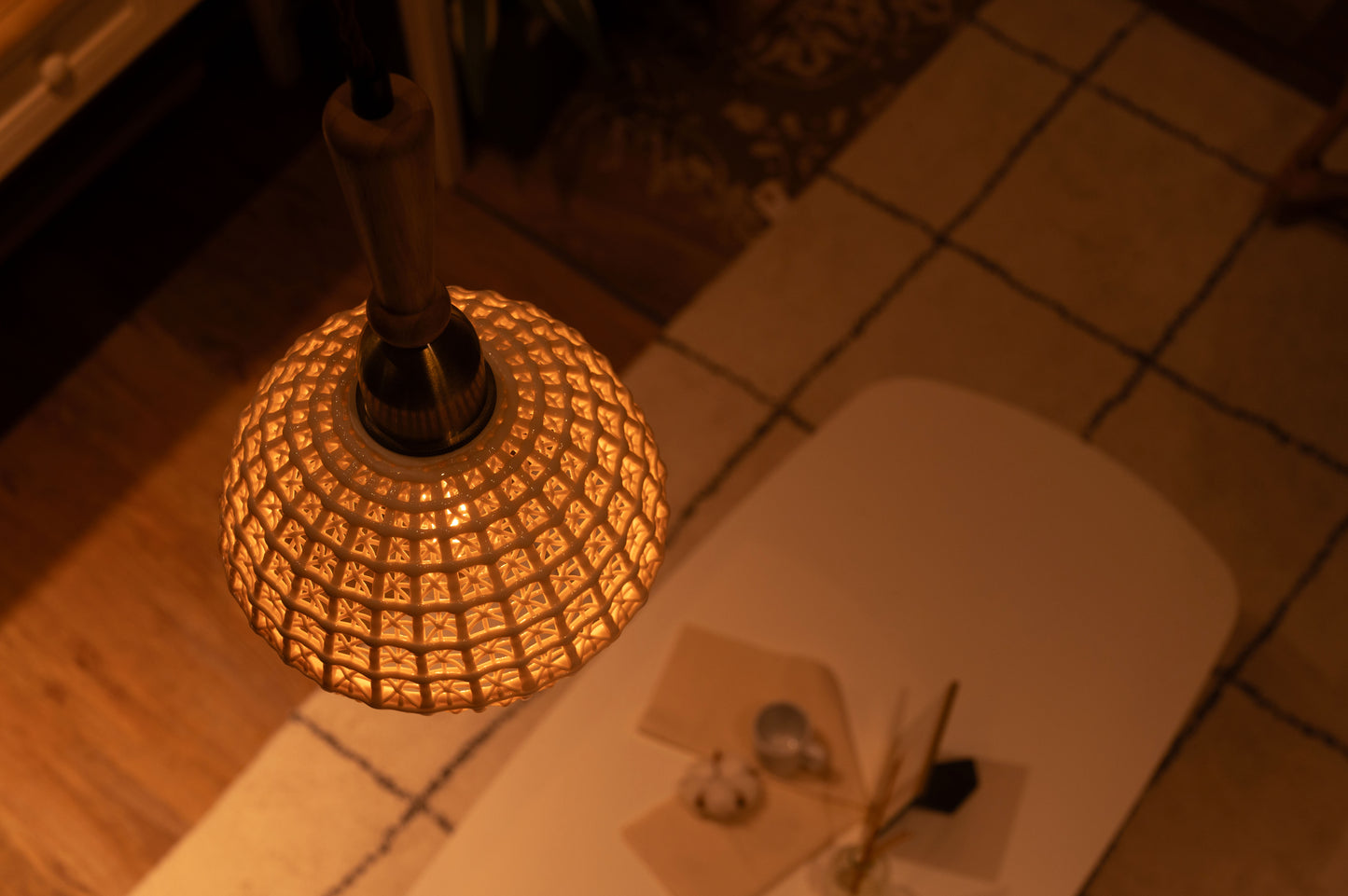 木と陶器、ぬくもりの灯 ペンダントライト LED電球対応 ｜DALO
