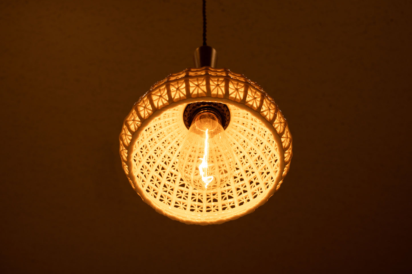 木と陶器、ぬくもりの灯 ペンダントライト LED電球対応 ｜DALO