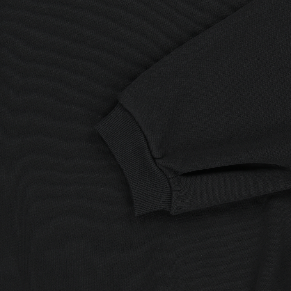 ユニセックスで着れる｜ベーシックなロゴスウェットシャツ