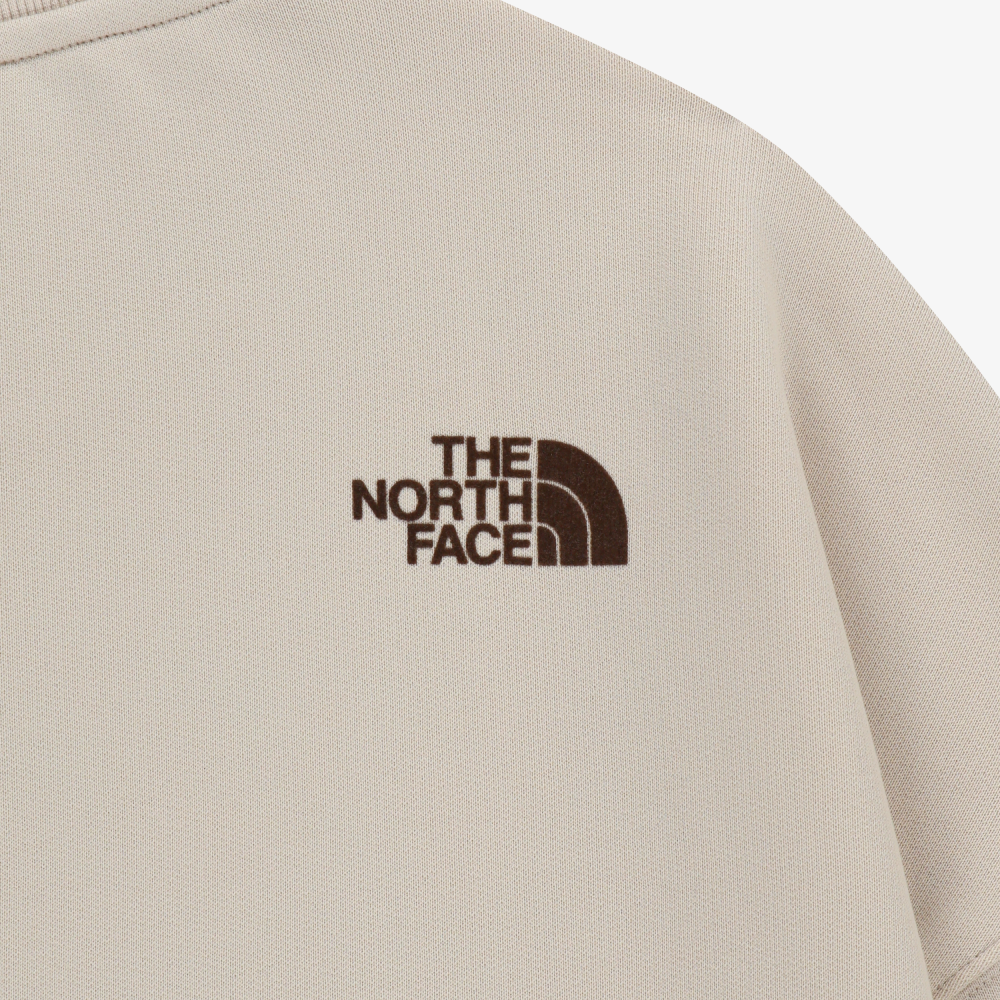 ユニセックスで着れる｜ベーシックなロゴスウェットシャツ