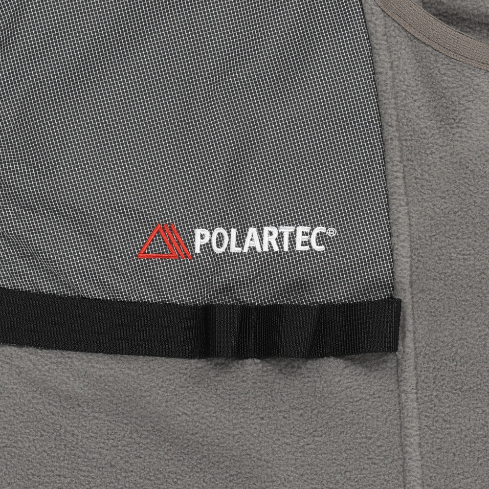 テック感漂う｜LINE-X フリースベスト