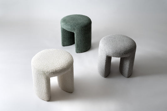 ふわもこブークレ生地が優しい印象のスツール ｜Mallory